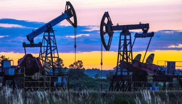 Ціна нафти стабільна через економічне зростання США та ризики постачання