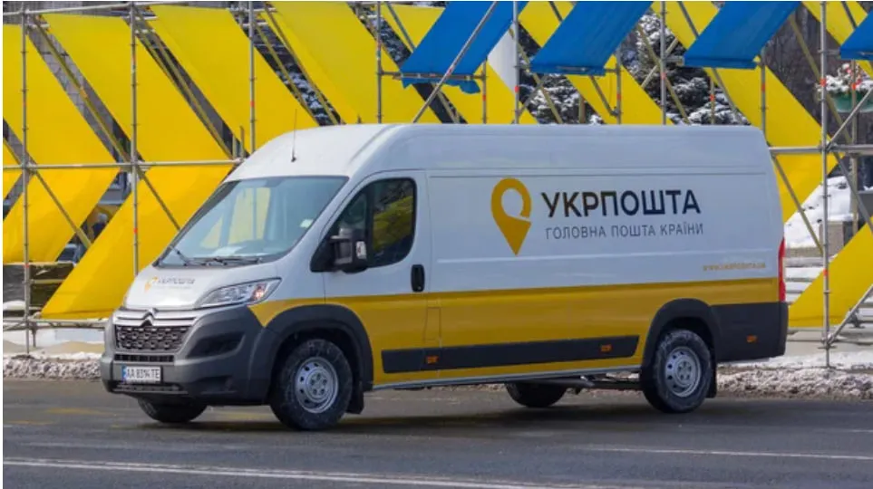 Російський FPV-дрон атакував автомобіль Укрпошти на Сумщині