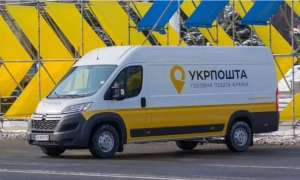 Фото: у Чернігові відбулося влучання ворожого дрона в багатоповерхівку