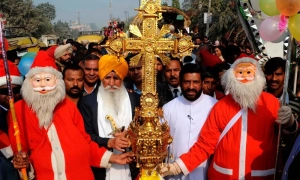 Різке зміцнення рубля загрожує економіці РФ, – Bloomberg