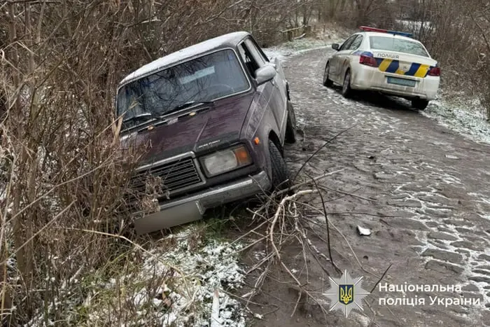 На Вінниччині чоловік за ніч вкрав два авто та потрапив на них у ДТП