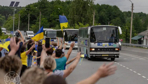 Звільнені з російського полону цивільні отримають по 50 тисяч гривень