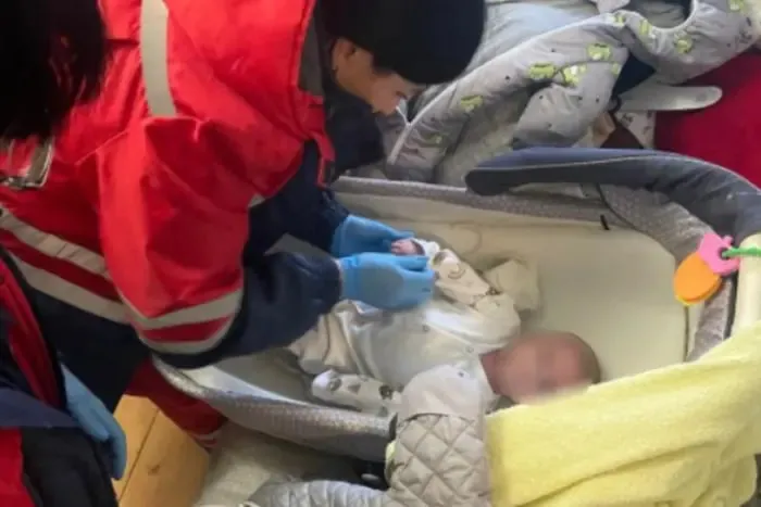 На Львівщині мати замкнула малолітніх дітей у квартирі та зникла