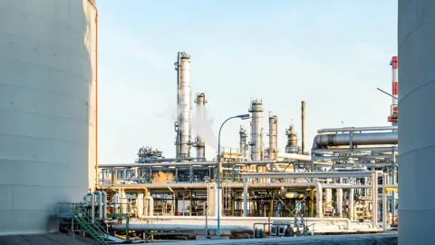 Duża rafineria na południu rosji wstrzymała pracę po ataku dronów