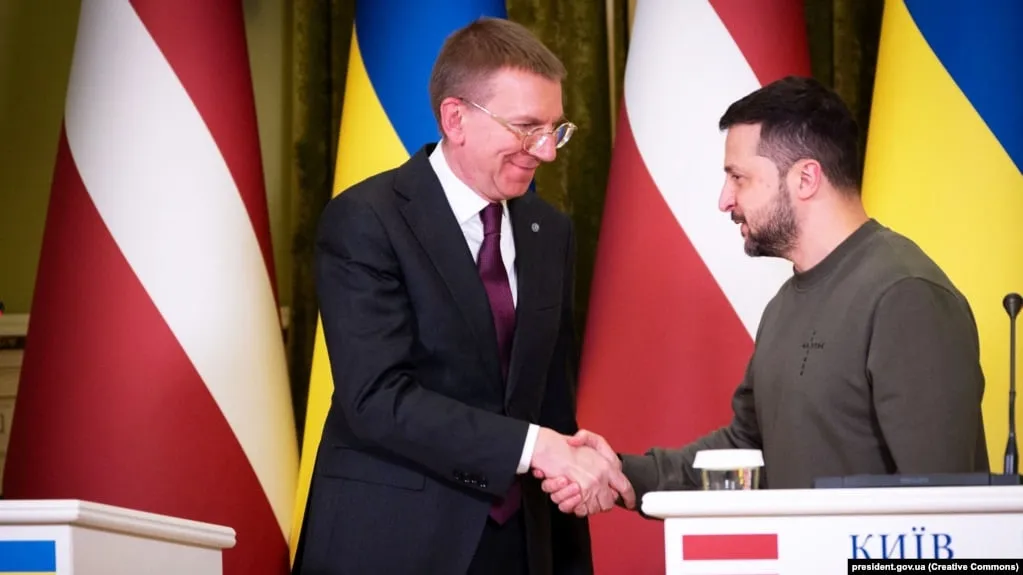 Зеленський пов’язав фейки росії з ефективною комунікацією України та США