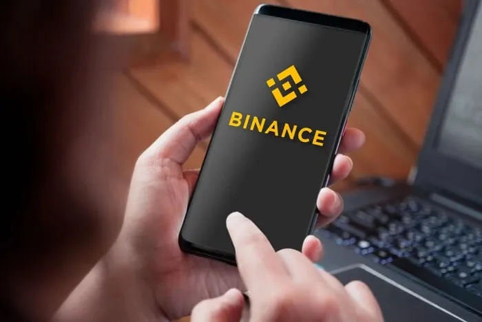 Binance призупинив виведення коштів на картки для українських користувачів