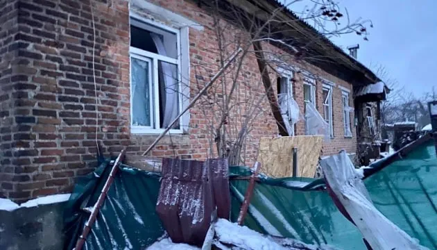 У новорічну ніч РФ атакувала житловий район на Чернігівщині - спалахнула пожежа