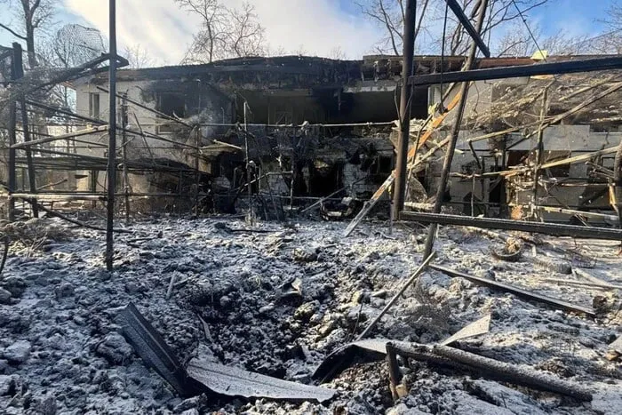 Росіяни влучили КАБом по екопарку Харкова - загинули елітні птахи, є поранені