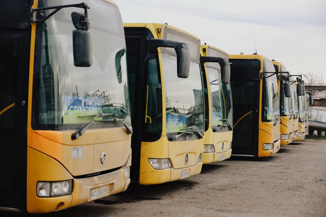 До Одеси надійшли перші 25 автобусів від міст України - фото