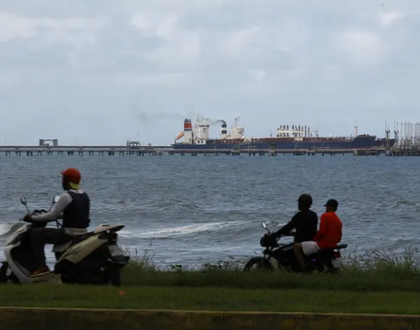 США стежать за танкером біля Ірландії через блокаду Венесуели — The Guardian