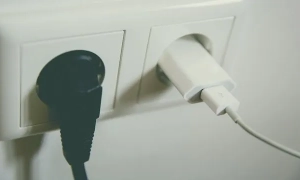 У центрі Вінниці водій Mercedes на швидкості збив двох дівчат на пішохідному переході