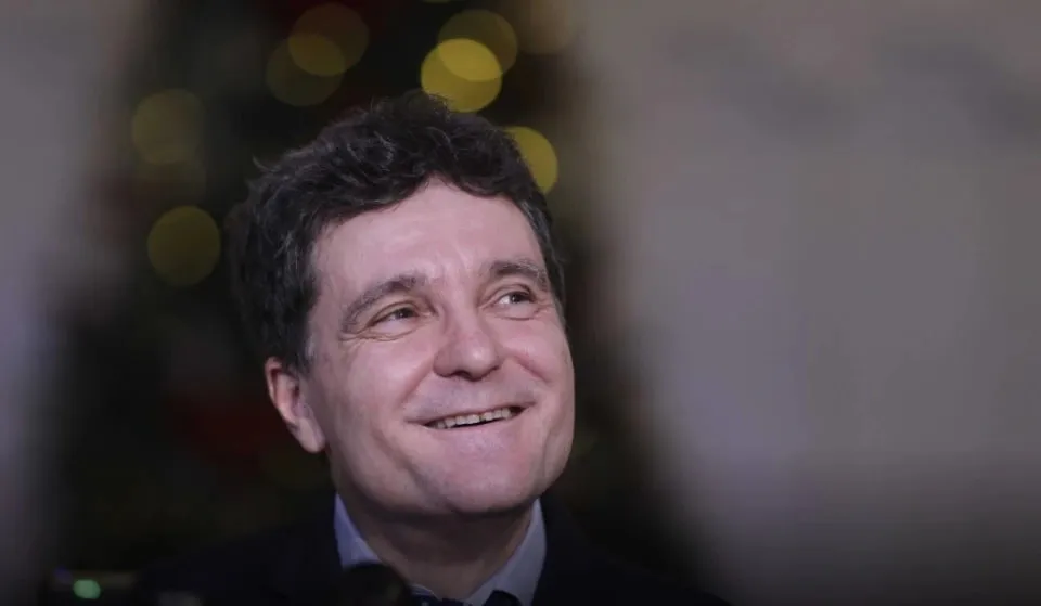 Президент Румунії вилетів із Парижа після затримки через негоду