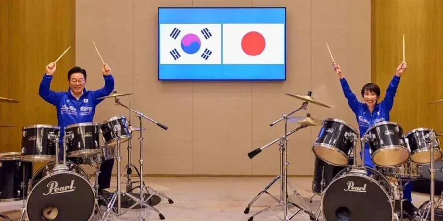 Лідери Японії та Південної Кореї зіграли K-pop на барабанах — BBC