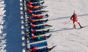 Екстренер «Шахтаря» одягнув на першу пресконференцію в «Мілані» значок з прапором України