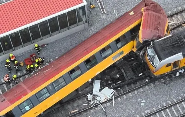 Через зіткнення потягів в Іспанії кількість загиблих різко зросла (фото)