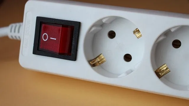 В Україні почали вводити спеціальні графіки аварійних відключень – обленерго