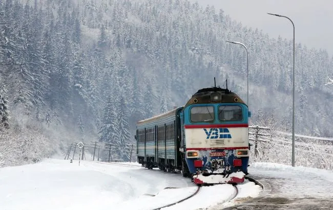 Укрзалізниця коригує рух поїздів через негоду