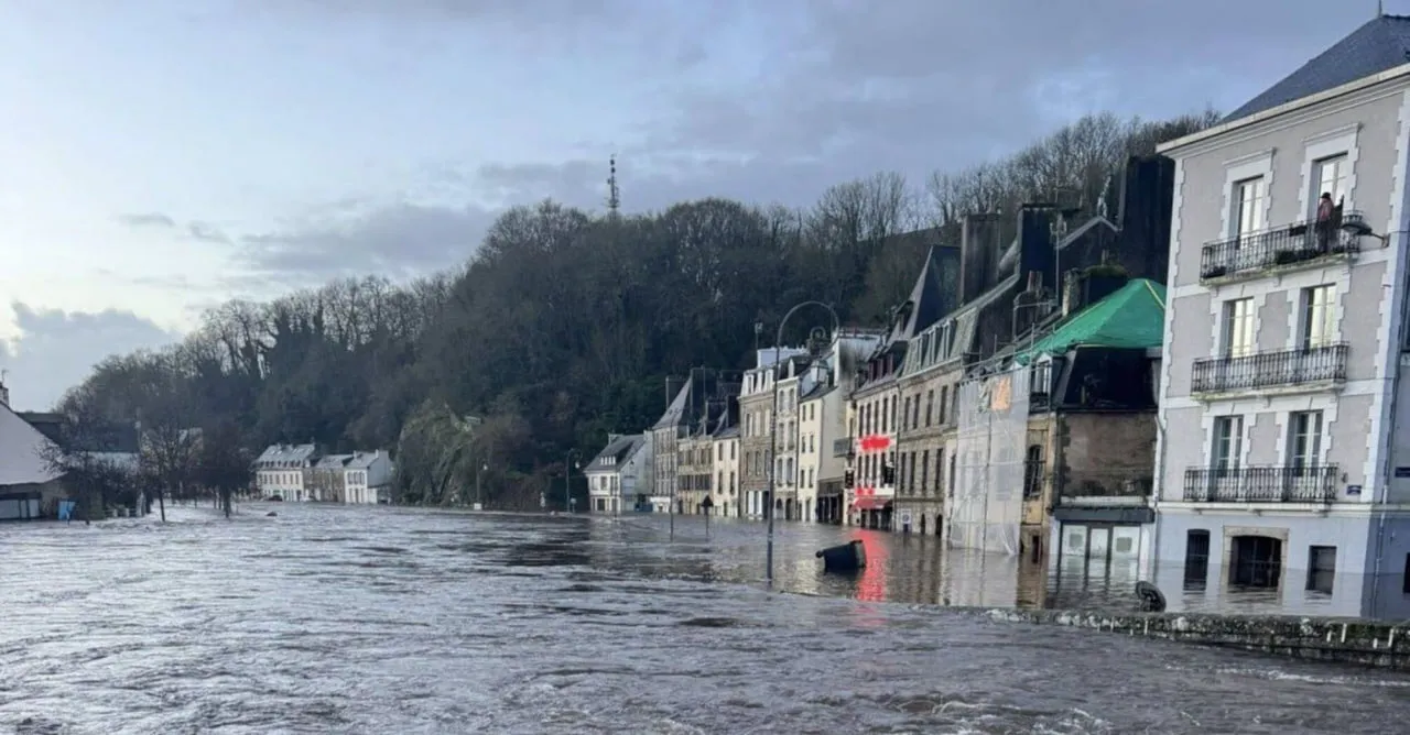 У Франції через негоду затопило частину Бретані (відео)