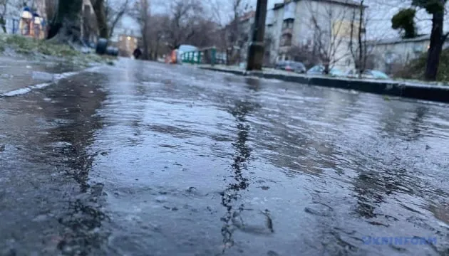 В Україні в четвер очікуються туман, ожеледиця та до 10° тепла