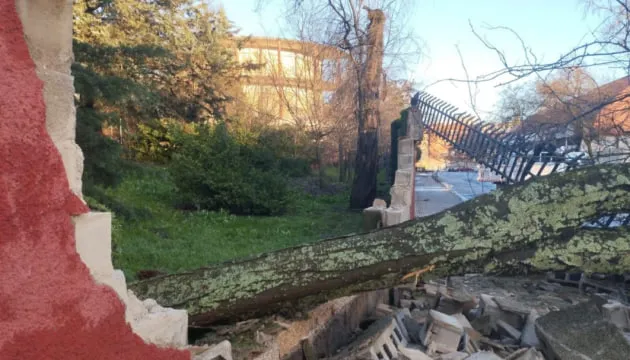 Ураган «Крістін» вдарив по Португалії, загинули люди (фото/відео)