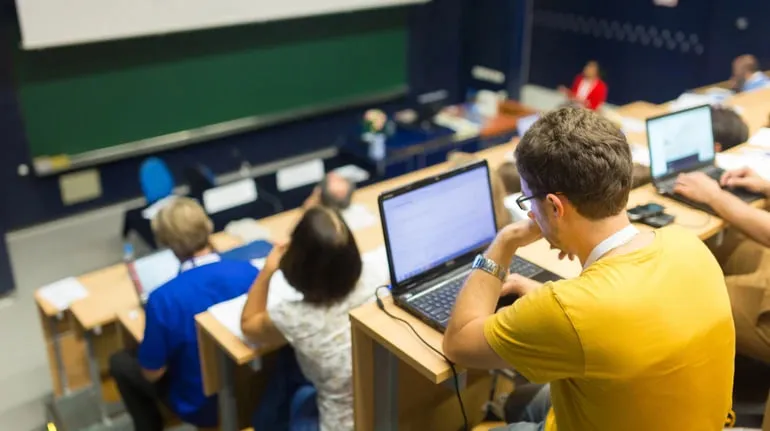 Міносвіти радить університетам продовжити канікули або дистанційку до 8 лютого