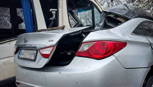 На Київщині зіткнулися маршрутка та легковик, двоє загиблих та десятеро постраждалих