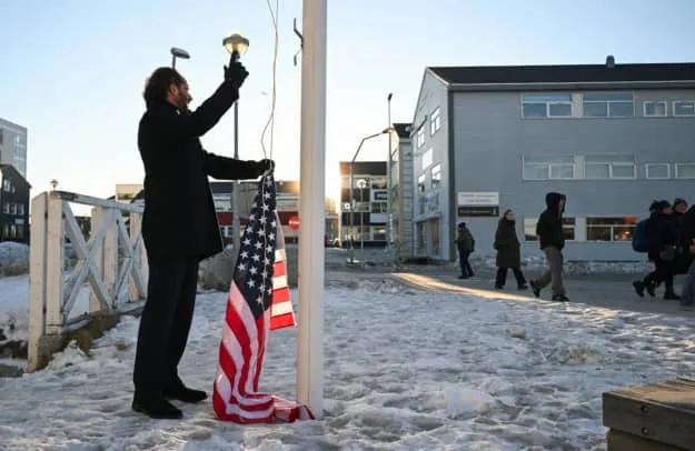 У столиці Гренландії під час зйомок підняли прапор США (відео)