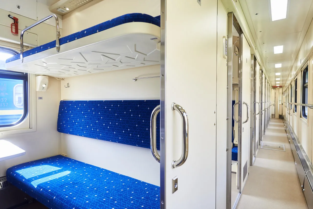 На залізниці відновили енергопостачання – поїзди курсують