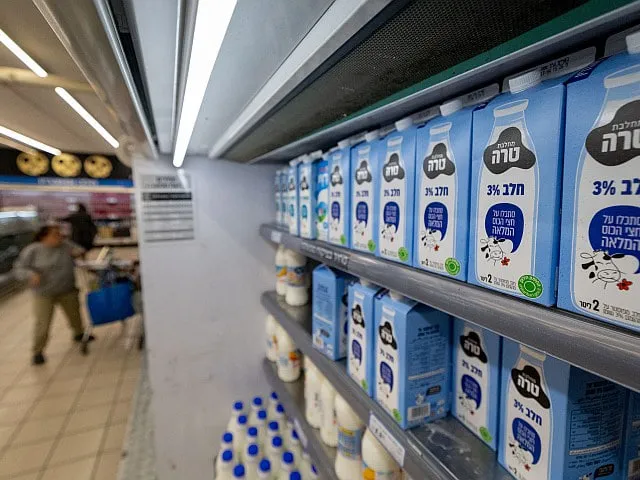 В Ізраїлі торгові мережі обмежили продаж молока через протести фермерів