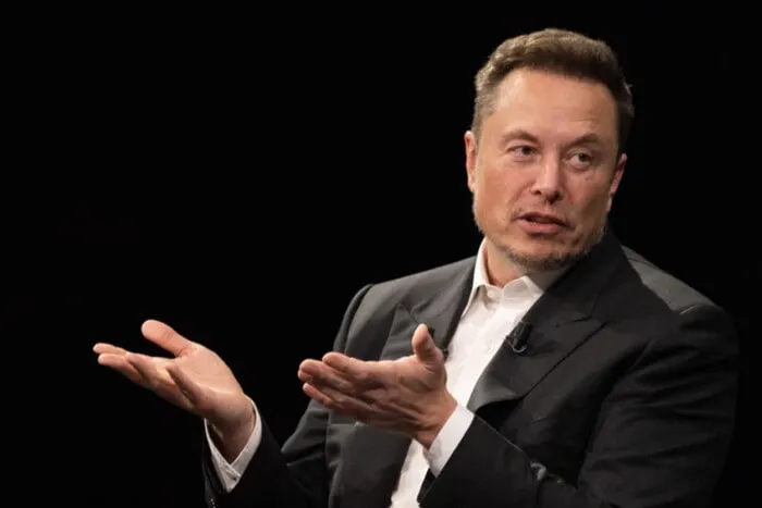 Маск назвав обшуки в офісі X у Парижі політичною атакою