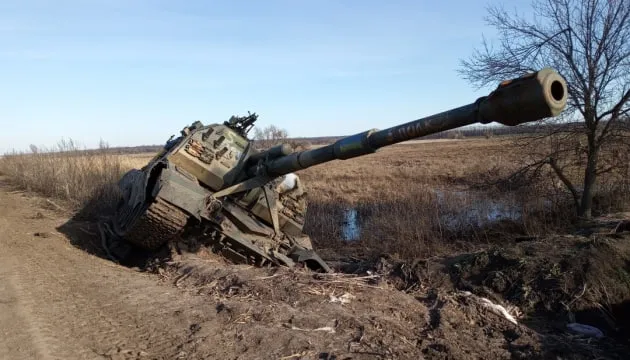 У Мирнограді українські бійці знищили російську САУ дроном (відео)