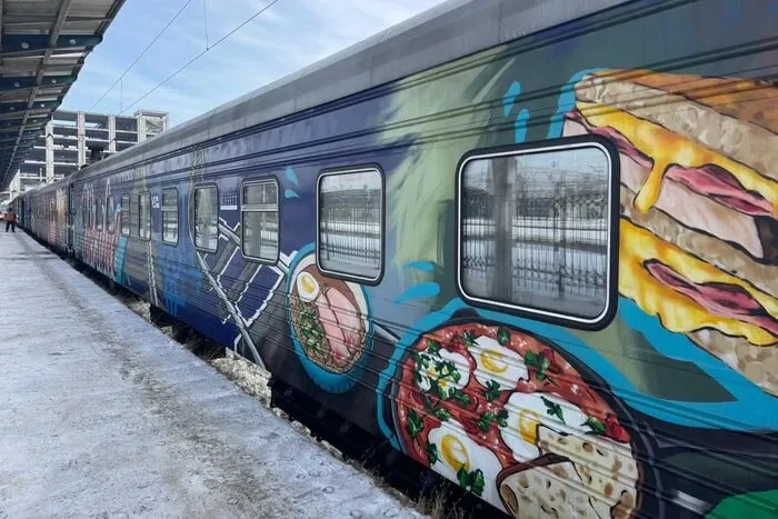 На станції «Дарниця» відкрили вагони незламності (фото)