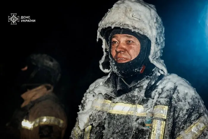 Світлину рятувальника з Полтавщини, вкритого кригою, активно поширюють у соцмережах