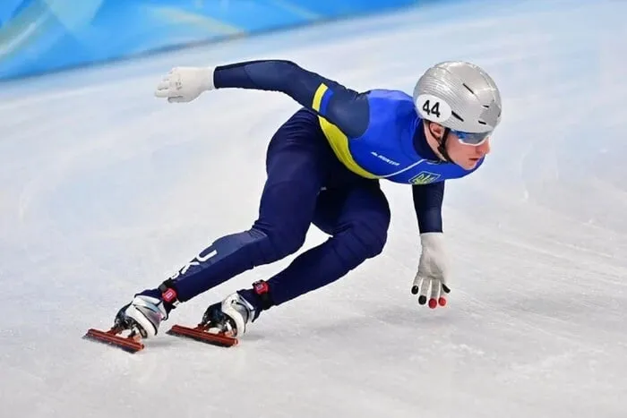 ISU заборонив Олегу Гандею виступати в шоломі з цитатою Ліни Костенко