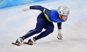 ISU заборонив Олегу Гандею виступати в шоломі з цитатою Ліни Костенко