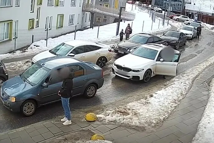 У Львові водія покарали за поведінку під час хвилини мовчання (відео)