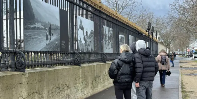На огорожі МЗС Франції показали фото про Україну