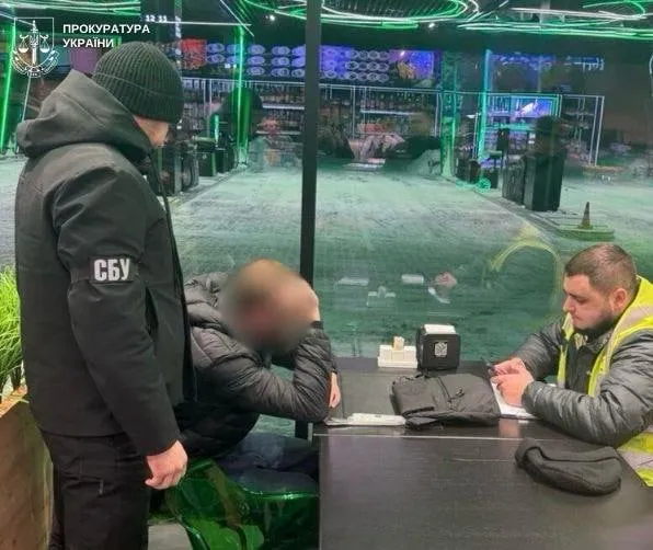 Киянина підозрюють у спробі переправити чоловіка до Угорщини за $13 тисяч