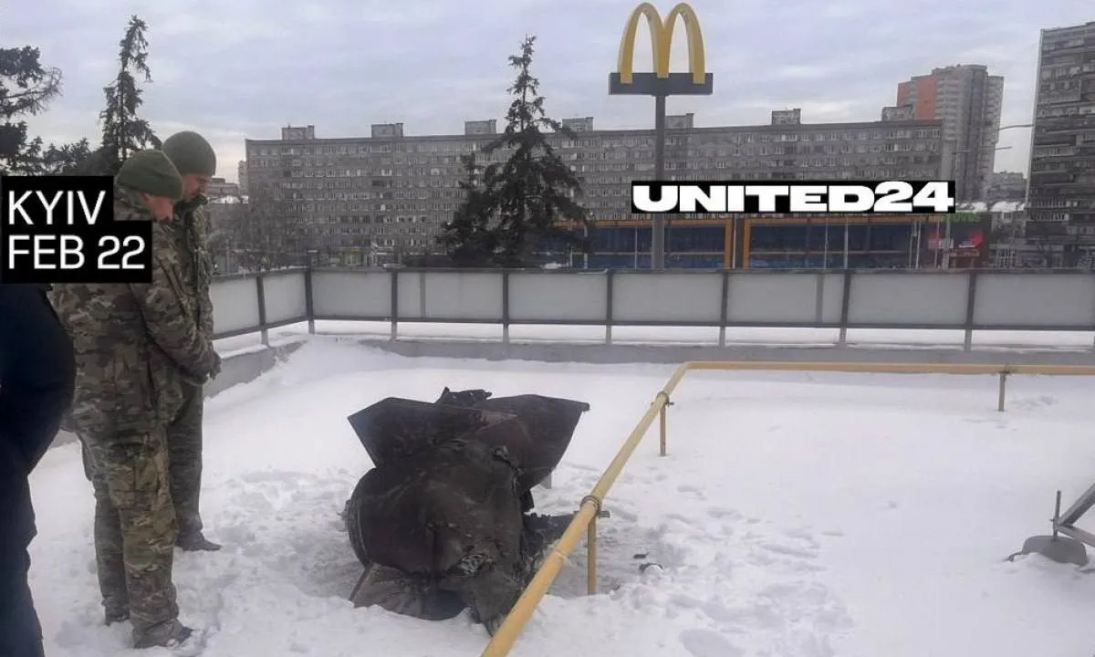 На даху McDonald's у Києві виявили уламок ракети «Іскандер»