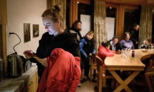 Посли 35 країн у Чехії зібрали кошти на три генератори для України