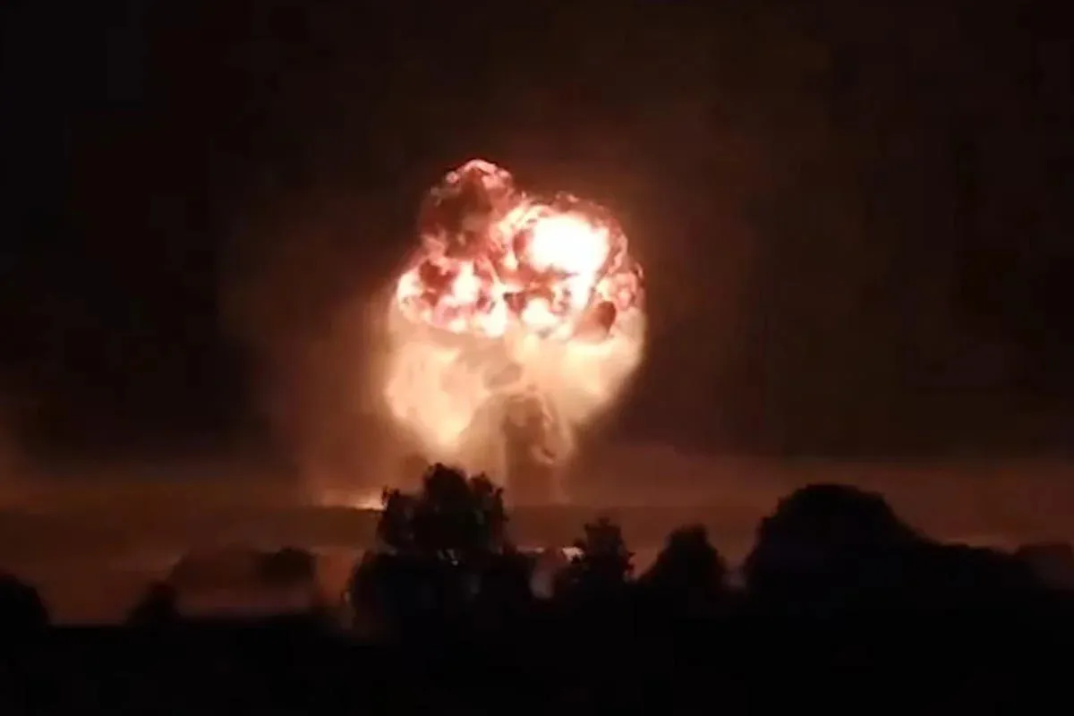 Українські дрони знищили частину нафтобази РФ у Великих Луках (відео)