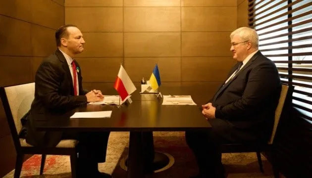 Сікорський прибув із робочим візитом до Києва