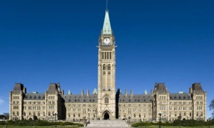 У Німеччині завдяки шматку ковбаси розкрили справу про крадіжку, яка сталась 9 років тому