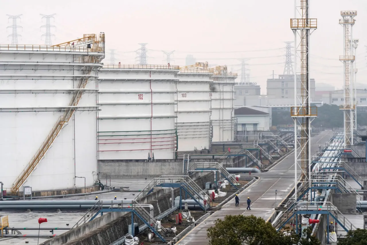 Bloomberg: Росія та Іран знижують ціни на нафту для Китаю