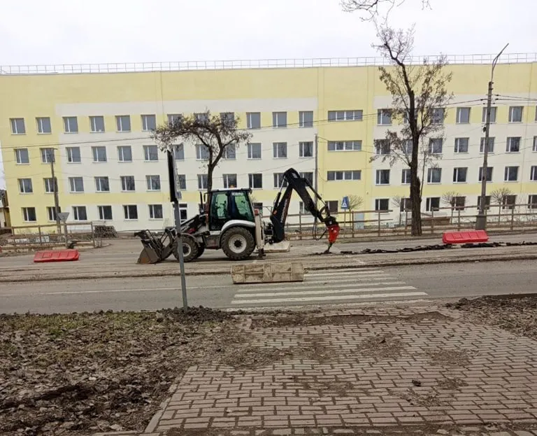 В окупованому Маріуполі демонтували трамвайні колії через брак електроенергії