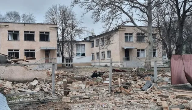 На Одещині удар РФ пошкодив портові резервуари та дитсадок (фото)