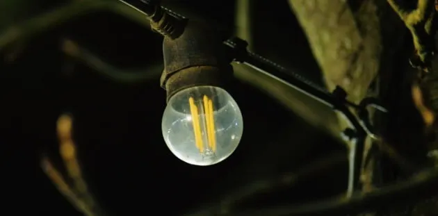 Через обстріли без світла залишилися шість областей України