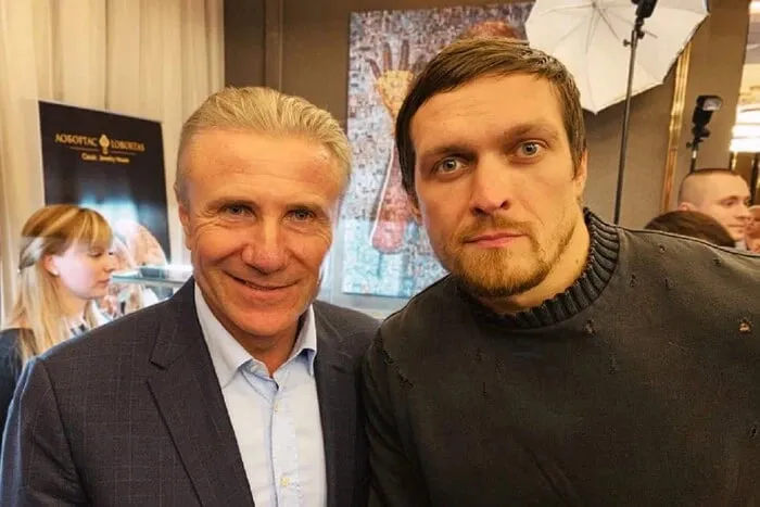 Усик поділився фото з Бубкою та відзначив його досягнення