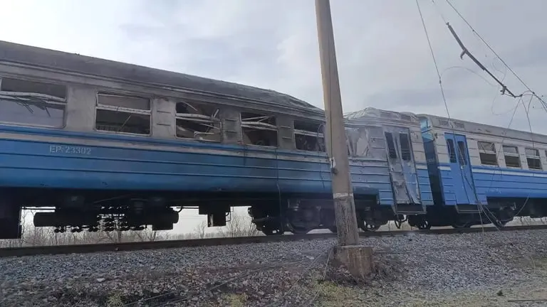 Russia strikes civilian train in Kryvorizhzhia, one dead and several injured