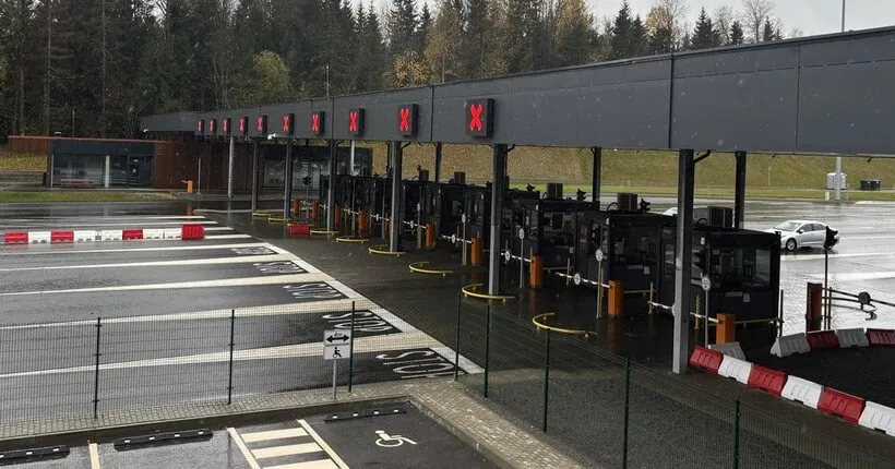 Литовські перевізники заявили про мільйонні збитки через заблоковані в Білорусі фури